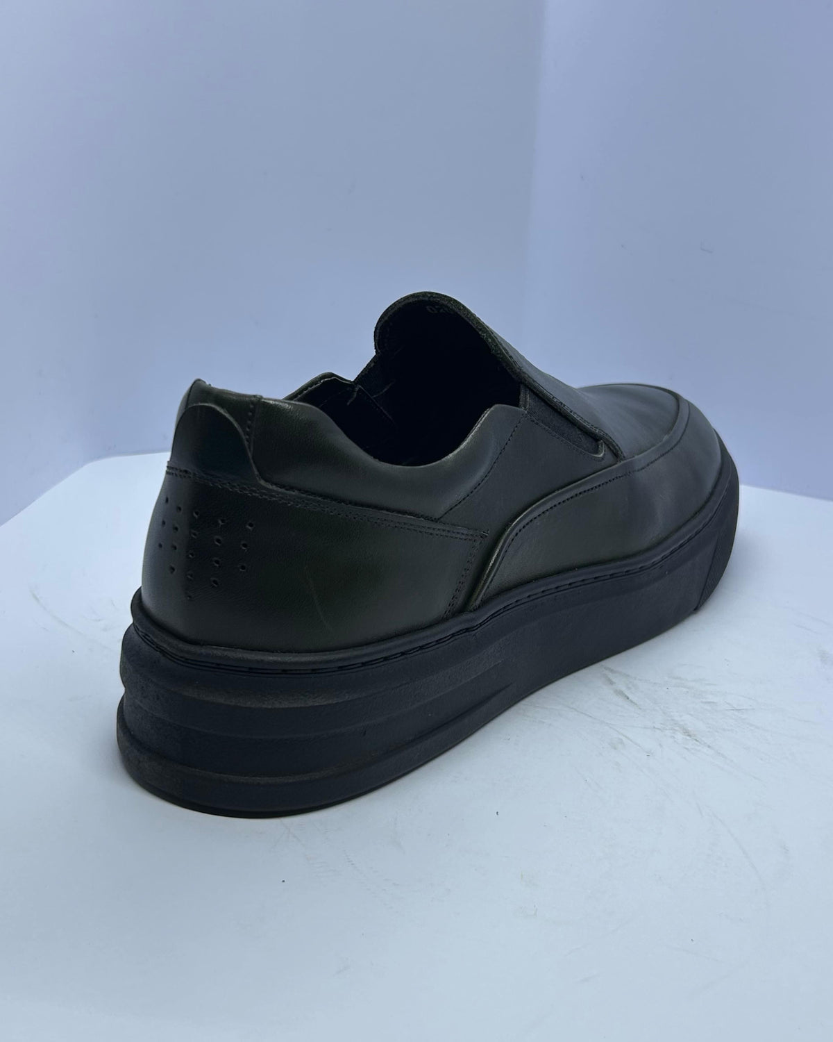 سنيكر عالى استيك